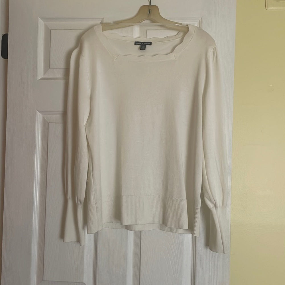 NWOT Cable and Guage cream scalloped lightweight sweater!